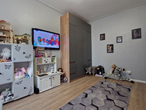 3-к квартира, 11/19 эт., 77м²